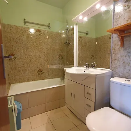 Mountain View Apartment, 4 Guests *